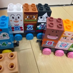 【2点セット】ドキンちゃんのおしゃれなおみせブロックバケツ　すうじブロックの画像
