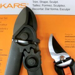 新品■FISKARS 太枝切鋏 剪定鋏 セット 園芸用ばさみ 3.2cmの枝の切断 フィスカース 庭仕事 庭管理 冬越し 札幌 西区 西野店の画像
