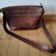 中古本革ショルダーバック　MANOFECE　H 1203  の画像