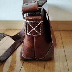 中古本革ショルダーバック　MANOFECE　H 1203  の画像