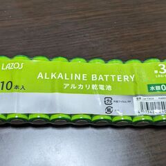 ファーストエイドキットと電池の画像