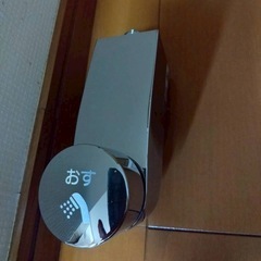 シャワーの蛇口とシャワーとシャワーホルダーの画像