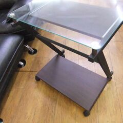 PCデスク キャスター付き ガラス天板 スライド棚あり 天板 64cm×45cm 中古 札幌市厚別区 厚別店の画像