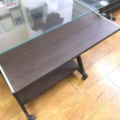 PCデスク キャスター付き ガラス天板 スライド棚あり 天板 64cm×45cm 中古 札幌市厚別区 厚別店の画像