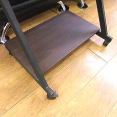 PCデスク キャスター付き ガラス天板 スライド棚あり 天板 64cm×45cm 中古 札幌市厚別区 厚別店の画像
