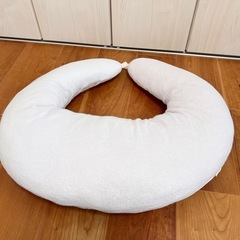 サンデシカ 三日月　授乳クッションの画像