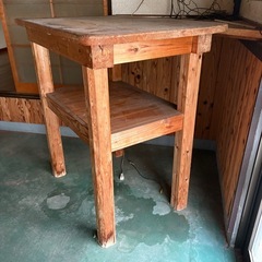 テーブル　棚の画像