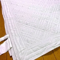 ZARAHOMEベッドカバー（白キルト）の画像