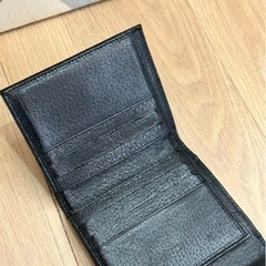 グッチ　二つ折り財布　シマ　型押しロゴ　キャンバス　レザー　ブラックの画像