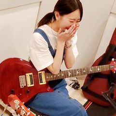 ギターを始めたい女性の方へ♪女性講師によるやさしいレッスン始まりました！初心者のみなさん、楽器未経験者大歓迎！お子様から大人の女性の方でも緊張せずに楽しくレッスンを受けられます！しかも安心のマンツーマンレッスン！池袋、要町、大山からアクセス可能！清潔感のある教室も魅力！の画像