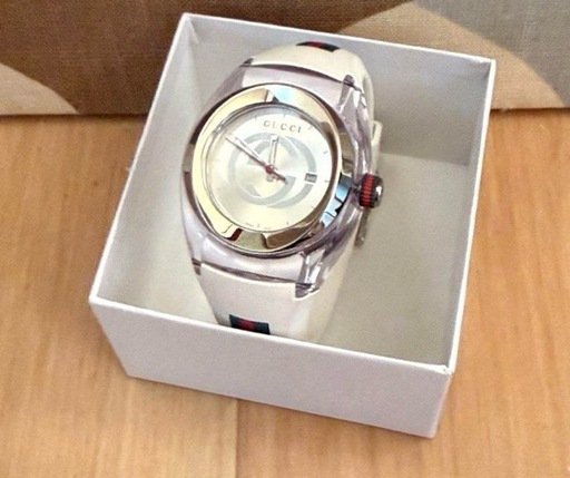 最終。早い人に。新品　GUCCI SYNC ホワイト ラバーベルト 時計　シェリーライン
