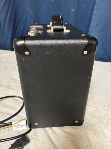 ブラックスター HT-1R
小型でも迫力の真空管サウンド