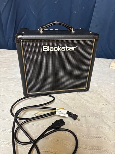 ブラックスター HT-1R
小型でも迫力の真空管サウンド