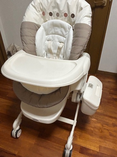コンビ　ハイローチェア　Combi
