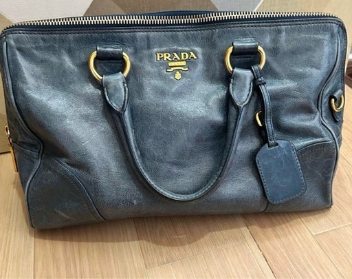 最終。早い人に、PRADA レザー ハンドバッグ