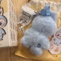 POP MART THE MONSTER PIN FOR LOVE イニシャル ラブブ Dの画像