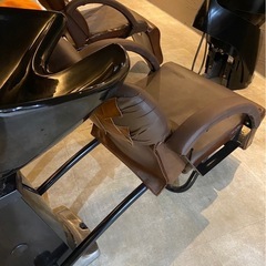 ビューティガレージ　手動シャンプーチェア　シャンプー台　レザーチェア　明るめブラウン③の画像