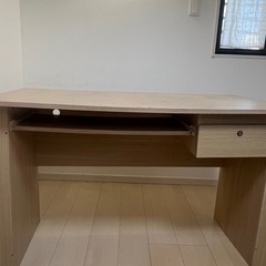 パソコンデスクの画像
