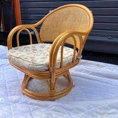 無料　ラタン椅子の画像