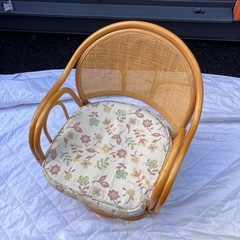 無料　ラタン椅子の画像