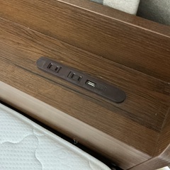 ＜美品＞引き出し収納付き・シングルベッド、マットレス付き 宮付、コンセント×2、USB×1付の画像
