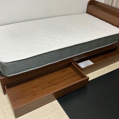 ＜美品＞引き出し収納付き・シングルベッド、マットレス付き 宮付、コンセント×2、USB×1付の画像
