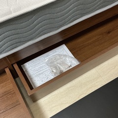 ＜美品＞引き出し収納付き・シングルベッド、マットレス付き 宮付、コンセント×2、USB×1付の画像