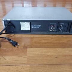 VHSビデオデッキ（三菱）オマケ付きの画像