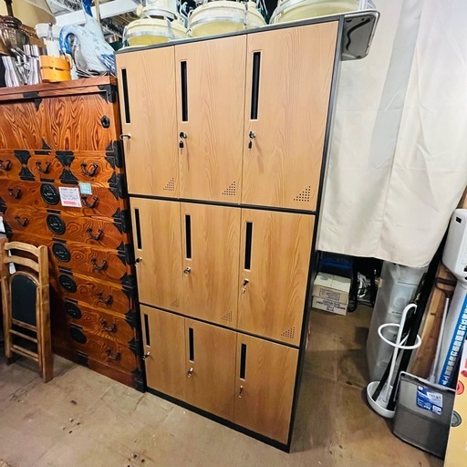 【武蔵小山店】Doris ドリス ロッカー 9人用 木目 木目調 扉付き 収納 鍵付き 更衣室 スチールロッカー オフィス家具 店舗什器 Doris locker 9 person wooden design storage cabinet with key steel locker office furniture store fixture wardrobe