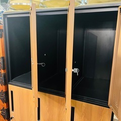 【武蔵小山店】Doris ドリス ロッカー 9人用 木目 木目調 扉付き 収納 鍵付き 更衣室 スチールロッカー オフィス家具 店舗什器 Doris locker 9 person wooden design storage cabinet with key steel locker office furniture store fixture wardrobeの画像