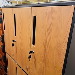 【武蔵小山店】Doris ドリス ロッカー 9人用 木目 木目調 扉付き 収納 鍵付き 更衣室 スチールロッカー オフィス家具 店舗什器 Doris locker 9 person wooden design storage cabinet with key steel locker office furniture store fixture wardrobeの画像