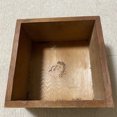 レトロ　古い味のある一升桝 木箱 一升枡 入れ物 古民具 木製 古木 置物の画像
