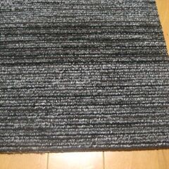 日本製タイルカーペット厚み6.5㎜・1枚２３０円・在庫７８枚（１６３２）未使用品の画像