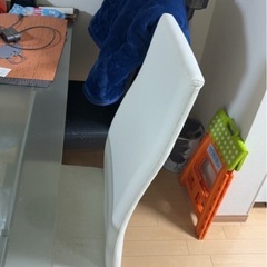 ガラスのダイニングテーブルセットの画像