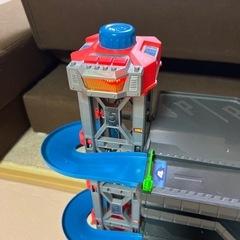 トイザらス5階建てパーキングの画像