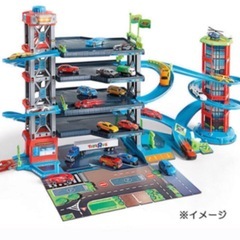 トイザらス5階建てパーキングの画像
