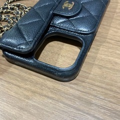 シャネル iPhone15　スマホケースキャビアスキン マトラッセの画像