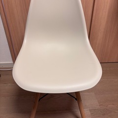 イームスチェアの画像