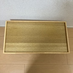 ニトリ 脚付きすべり止め木製トレーの画像