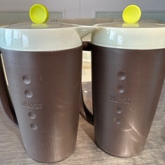 THERMOS 水色とチョコレート色ピッチャー 約1リットル 4個の画像
