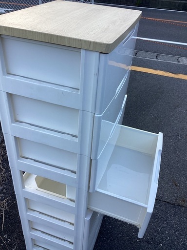 お取り引き決まりました。7段チェスト タンス プラスチック製 白色