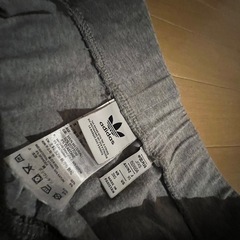 adidasレギンス　ライトグレーの画像