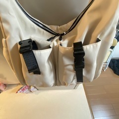 ベージュショルダーバッグの画像