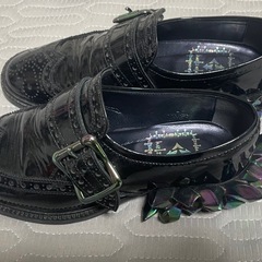 歩くと足元から結晶が生える靴の画像