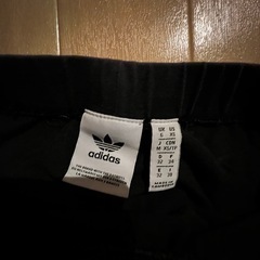 adidasレギンスロゴの画像