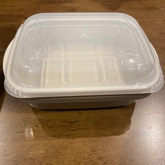 スリーコインズ　パスタ　蒸し野菜　容器の画像