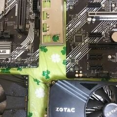【パーツ取り用ジャンク】マザーボードx2 グラボx2 不動の画像