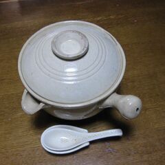 お粥用の土鍋（レンゲ付き）の画像