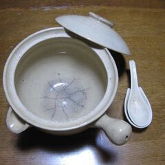 お粥用の土鍋（レンゲ付き）の画像