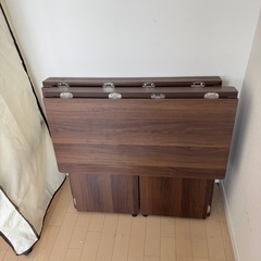 折り畳みテーブルの画像